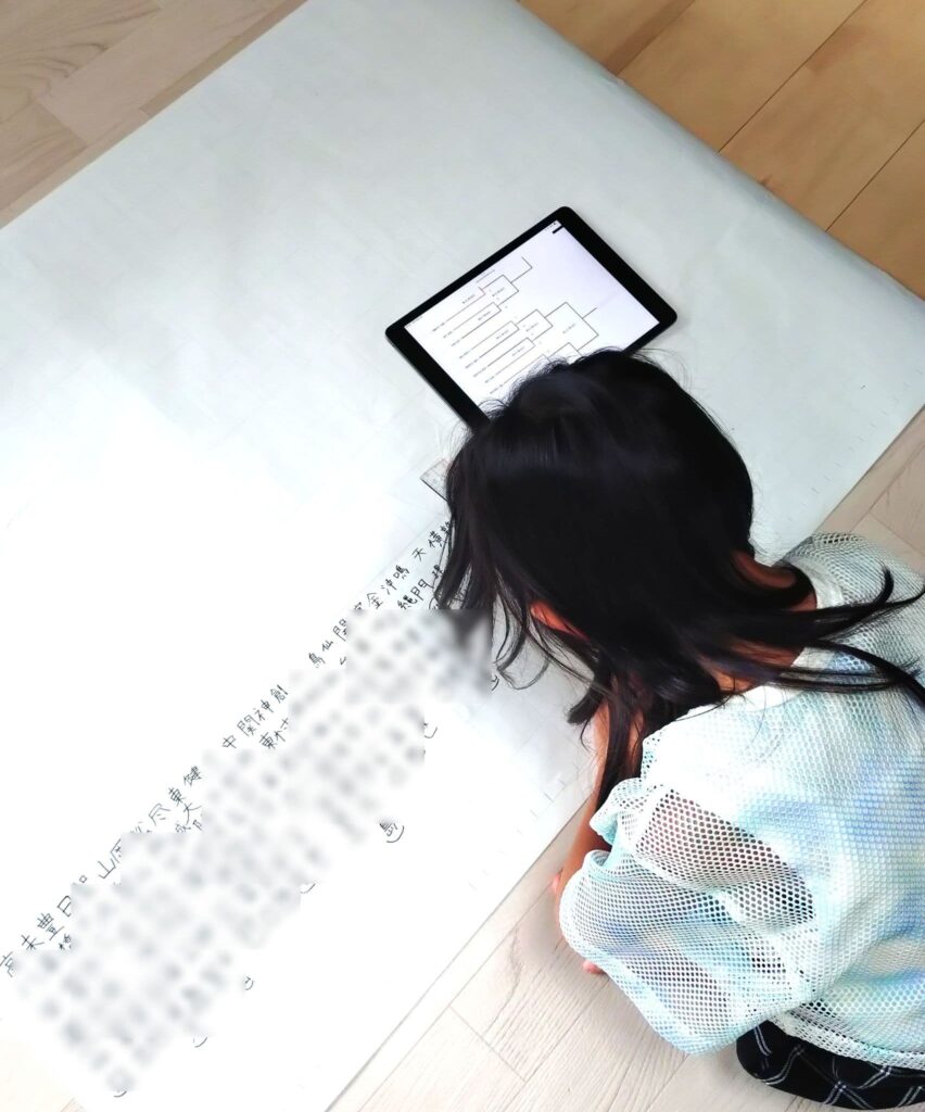 甲子園のトーナメント表をかいているところ