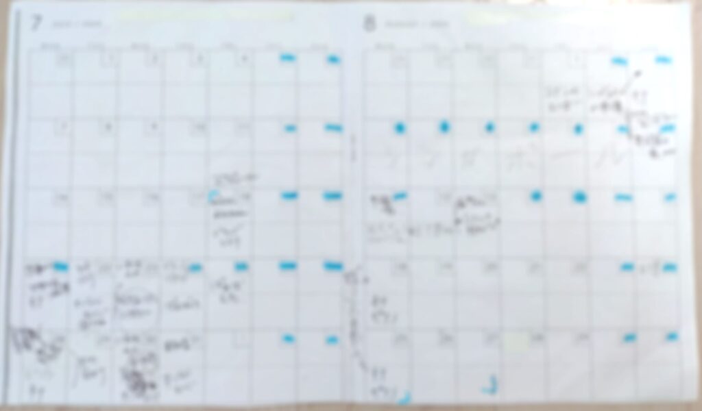 カレンダーに予定を書き写した写真
